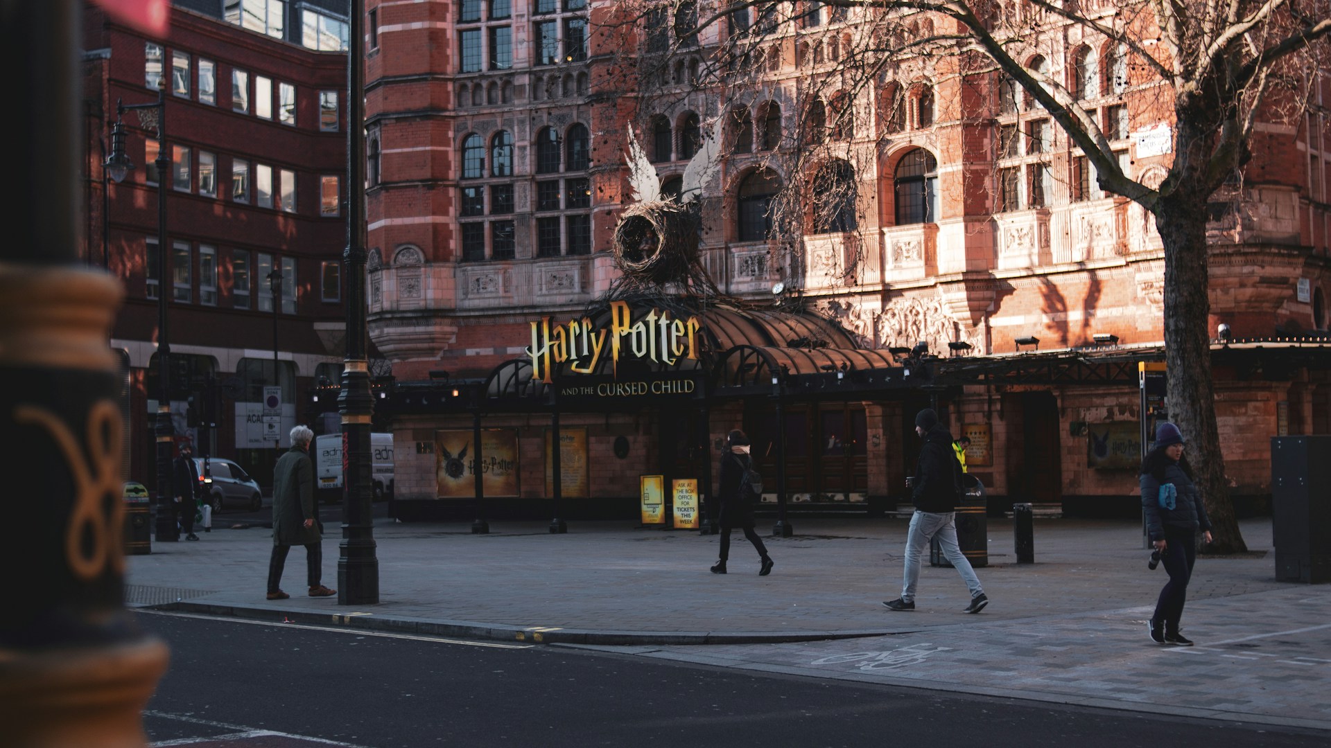 Professional Harry Potter Product Store -Professional Harry Potter Product Store anastasiia pyvovarova HrsIxTxQbFU unsplash