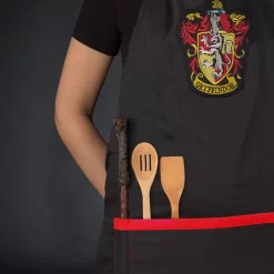 Cinereplicas Harry Potter Gryffindor Apron -Professional Harry Potter Product Store cinereplicas hpe60243 harry potter gryffindor apron 2